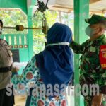 Babinsa Giripeni Bersama Bhabinkamtibmas Laksanakan Pembinaan Dalam Kegiatan Pelayanan Kesehatan