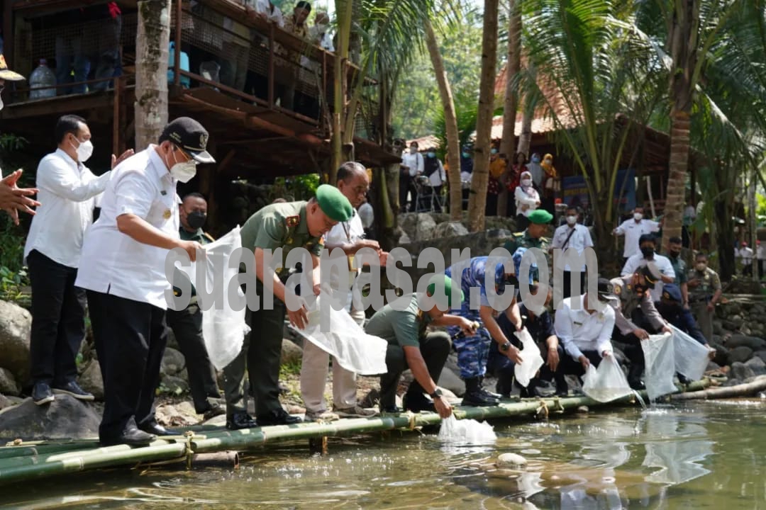 Dandim Kulon Progo Dampingi Danrem Menghadiri BBGRM di Pengasih