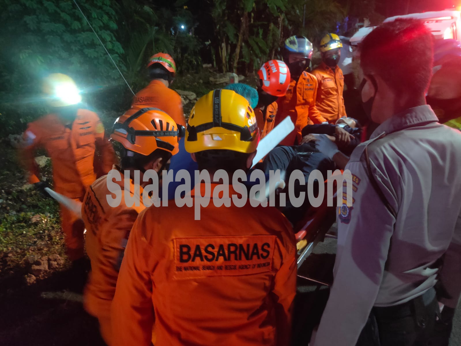 Laka Pengendara Taksi Dengan Pengendara Minibus di Jalan Jogja – Wates Akibatkan Satu Korban Terjepit Body Mobil