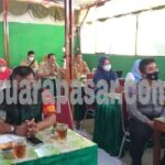 Babinsa Triharjo Bersama Bhabinkamtibmas Hadiri Rapat Koordinasi Pokjanal DBD 