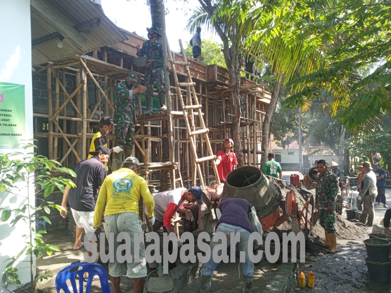 TNI Bersama Warga Pasir Kadilangu Jangkaran Temon Gotong Royong