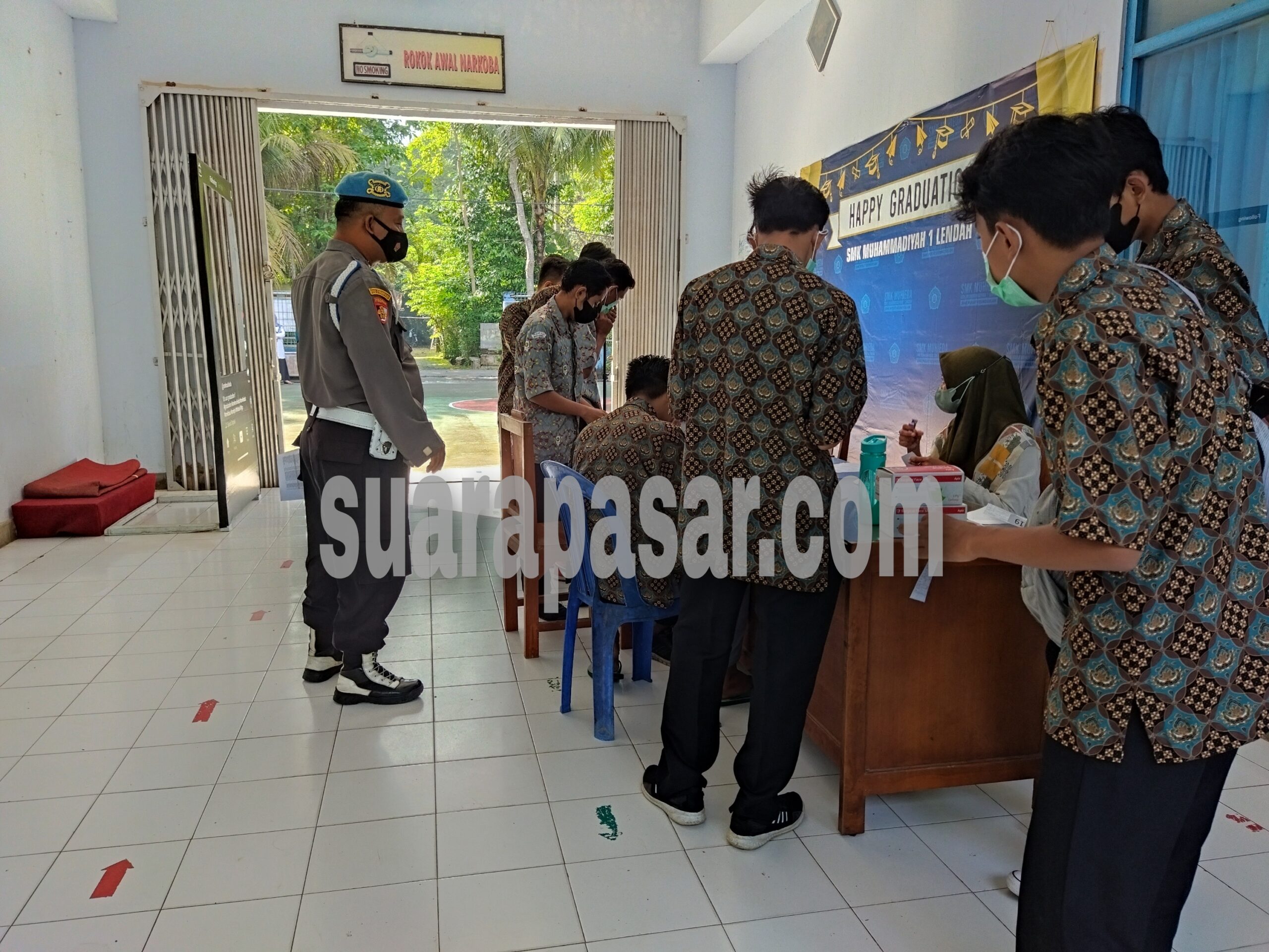 Dalam Rangka Hari Bhayangkara ke 76 Polsek Lendah Bersama SMK Muhammadiyah 1 Lendah Laksanakan Percepatan Vaksinasi