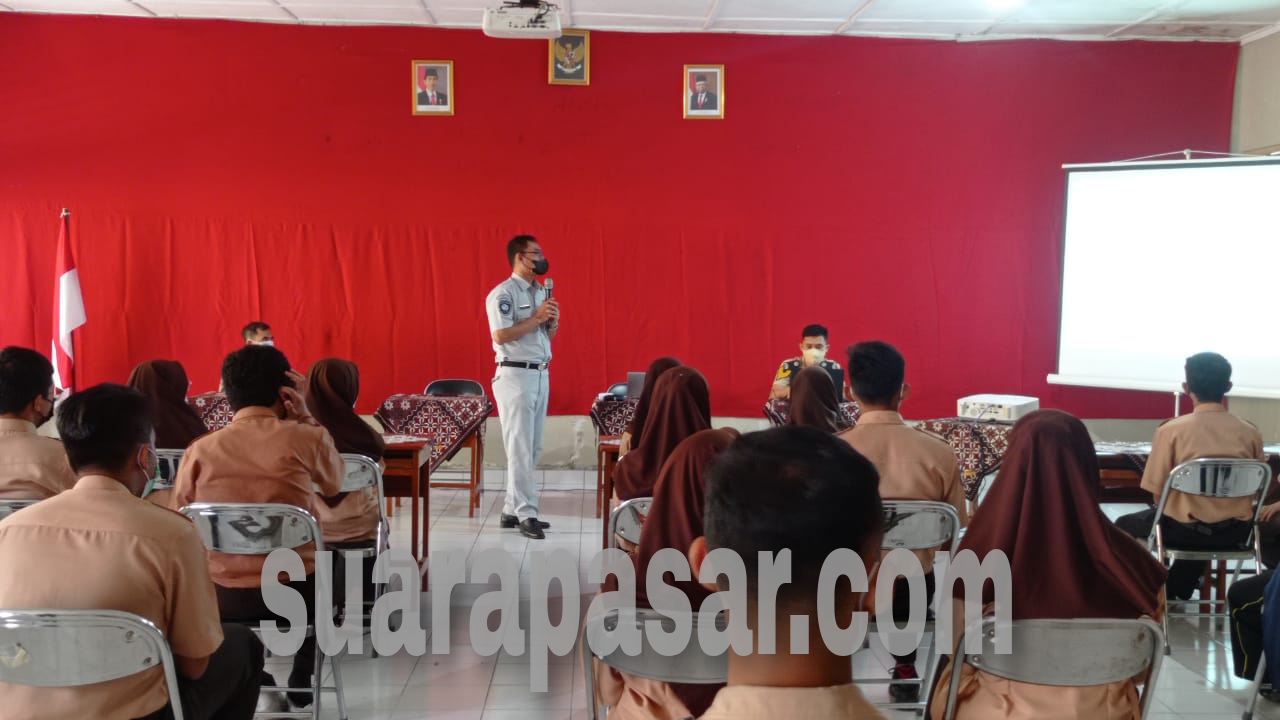 Jasa Raharja Beri Edukasi Siswa SMP N 1 Mlati Sleman