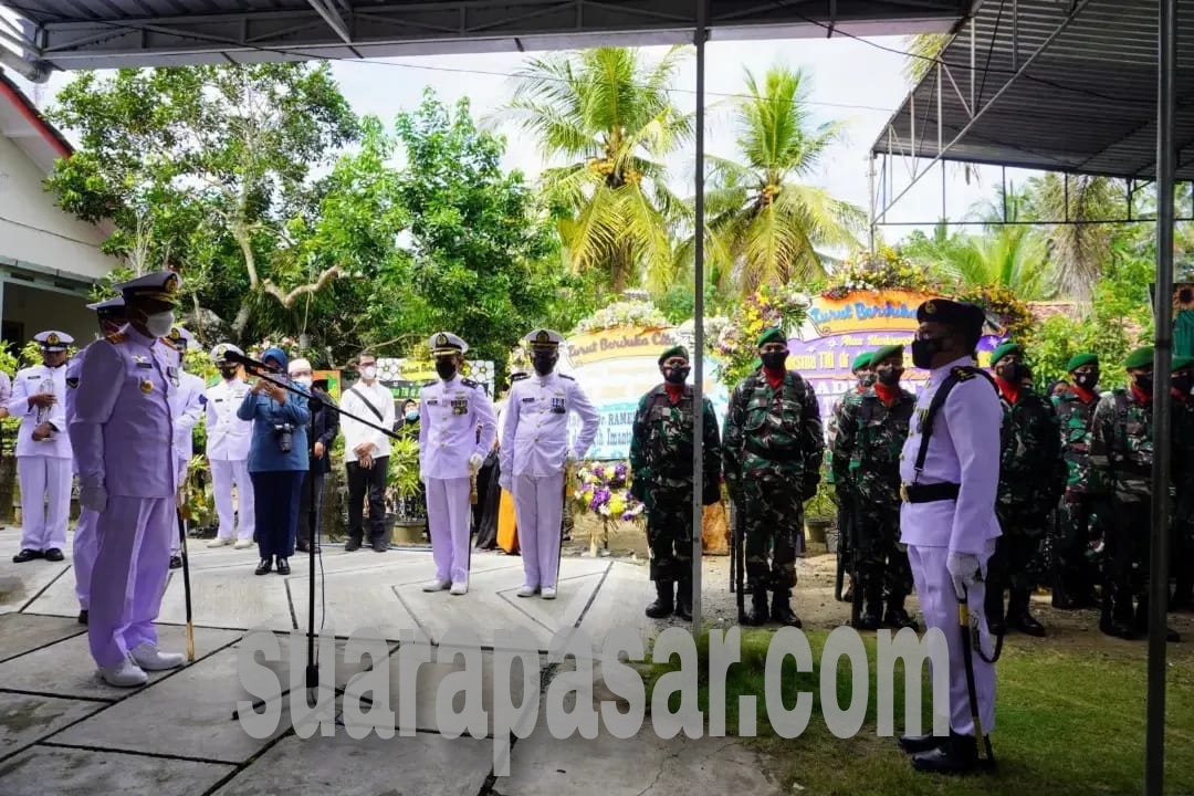 Prosesi Upacara Persemayaman Jenazah Secara Militer Almarhum Laksma TNI dr. H. Ahmad Samsulhadi, M.Kes.