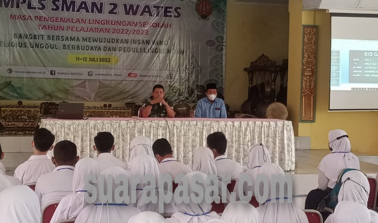 Danramil Membina Siswa Baru SMA Negeri 2 Wates Dalam Masa MPLS