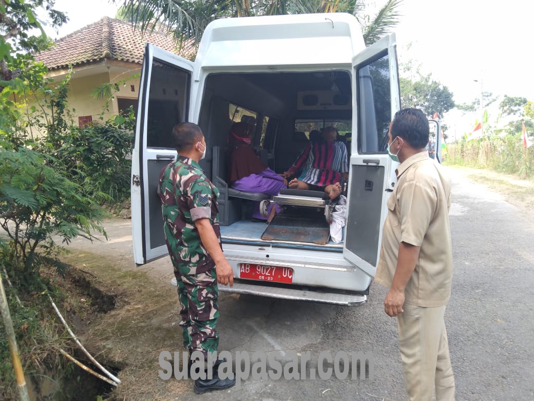 Petugas Puskesmas Bersama Babinsa Girimulyo Mengevakuasi Salah Satu Warga Gangguan Jiwa di Purwosari