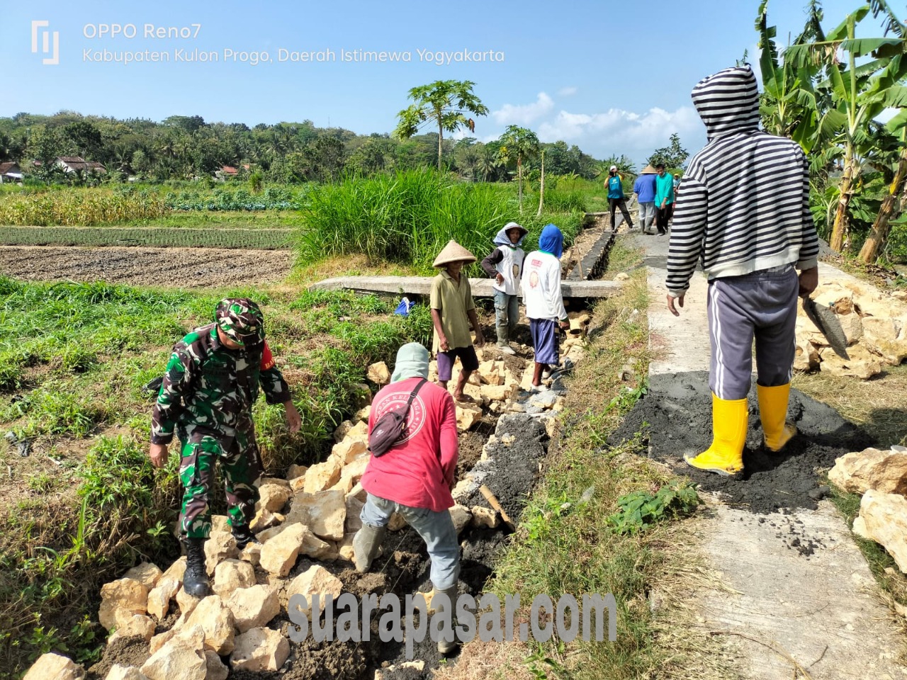 Kerja Bakti Pembangunan Rehabilitasi Prasarana Bangket Jalan di Bulak Sawah Dobangsan