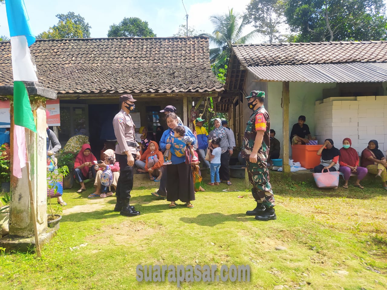 Warga Kalurahan Purwosari Terima BPNT