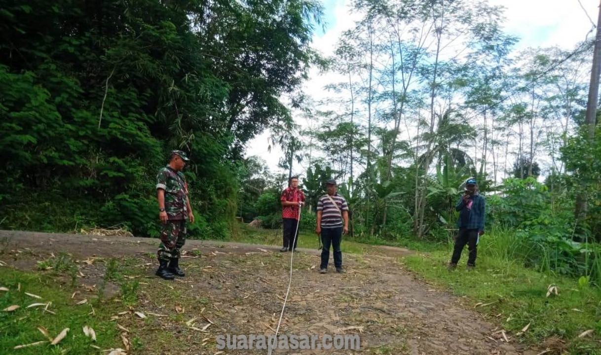 Babinsa Pagerharjo Dampingi Pengukuran Sasaran Karya Bakti TNI