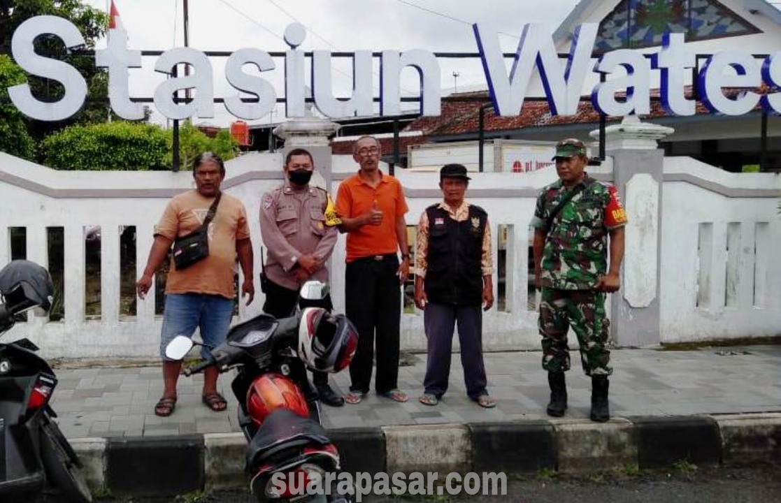 Babinsa Wates Melaksanakan Komsos Dengan Warga Wates