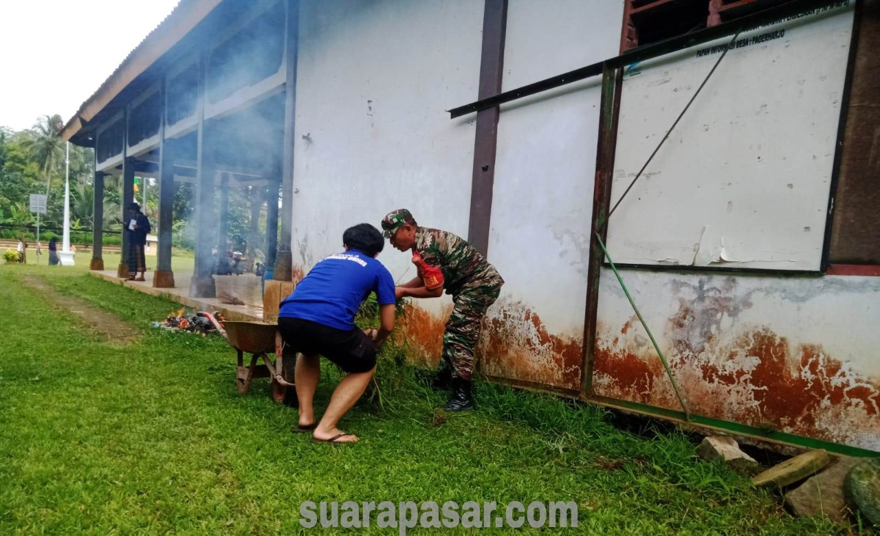 Babinsa Pagerharjo Laksanakn Kerja Bakti Jumat Bersih di Balai Kalurahan Pagerharjo