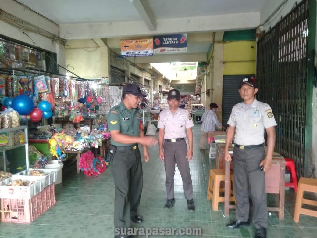 Babinsa Kelurahan Wates Laksanakan Patroli Wilayah dan Pantau Stok Beras Pasar Wates