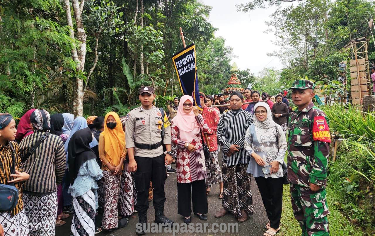 Babinsa Purwosari Laksanakan Pengamanan Upacara Adat Tradisi Baritan