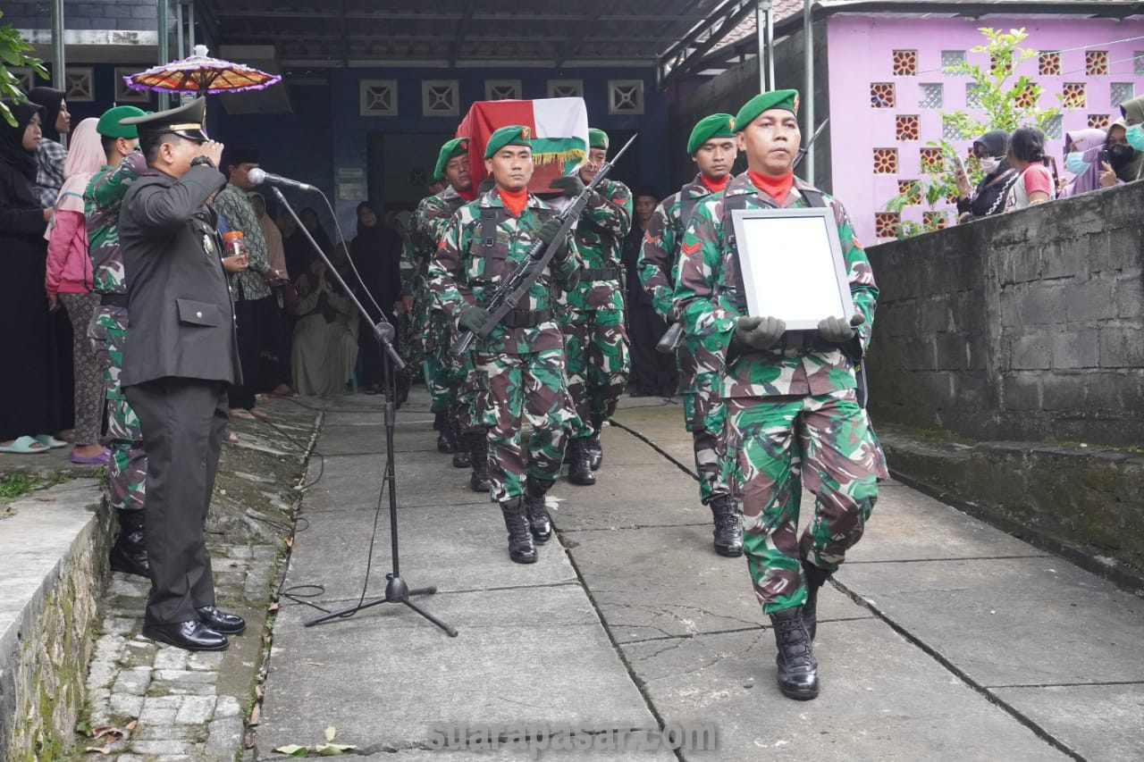 Pemakaman Secara Militer Almarhum Peltu (Purn) Sunyoto