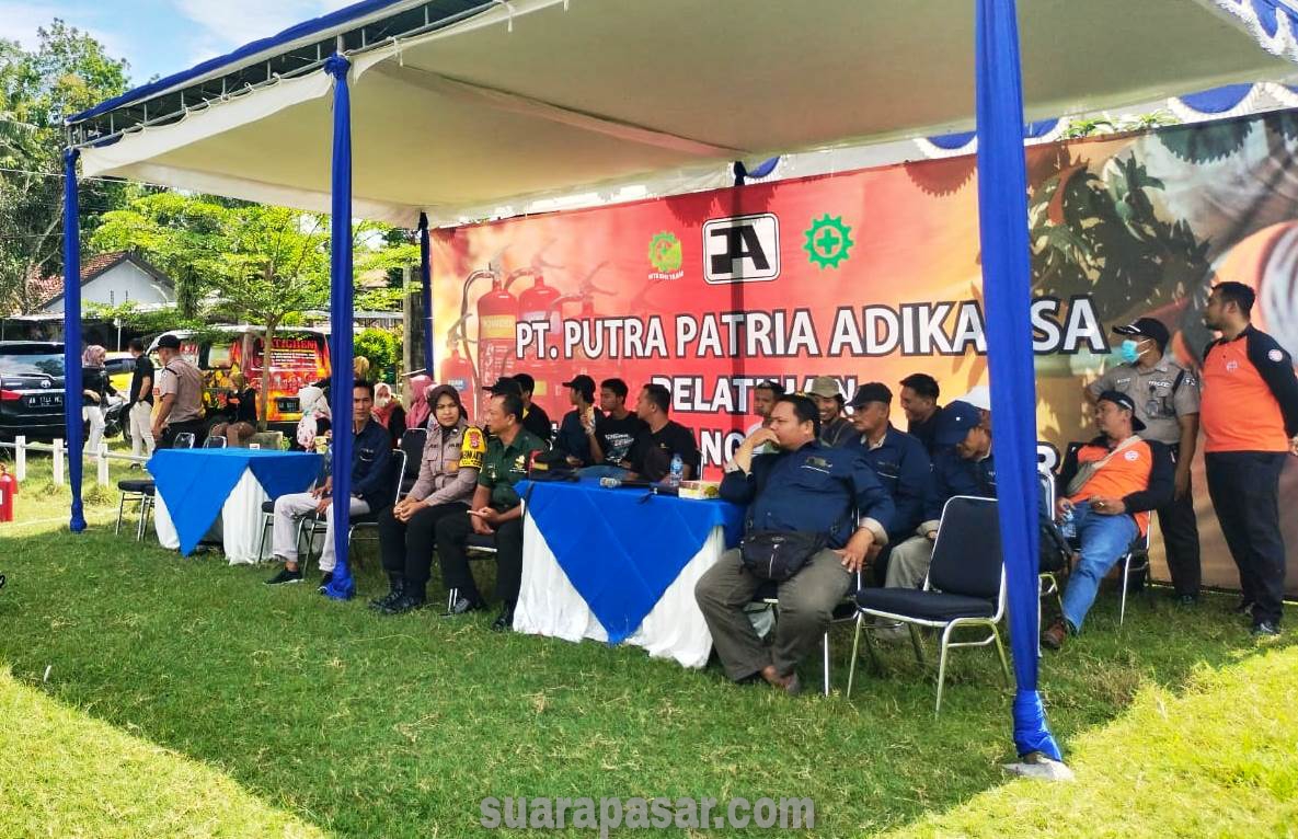 Babinsa Bendungan Hadiri Simulasi Penanggulangan Kebakaran di Lapangan Kalurahan Giripeni