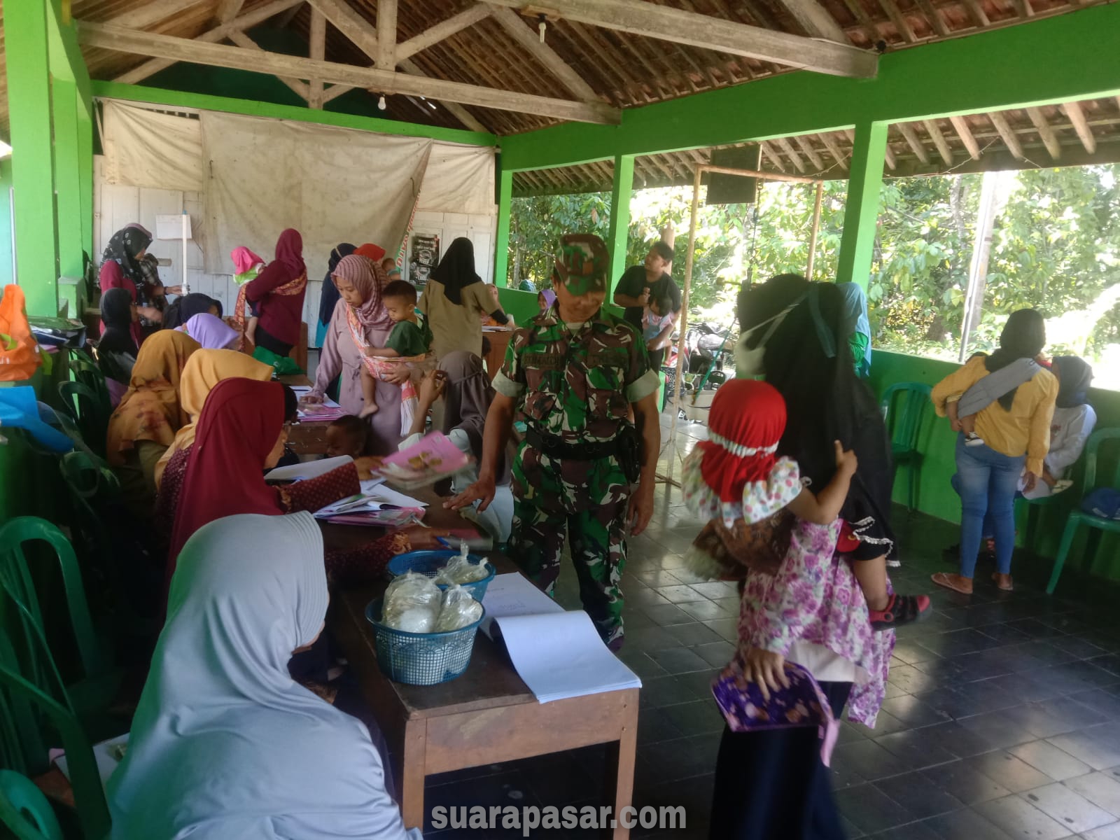 Babinsa Karangwuluh Dampingi Posyandu Balita Candi Kulon