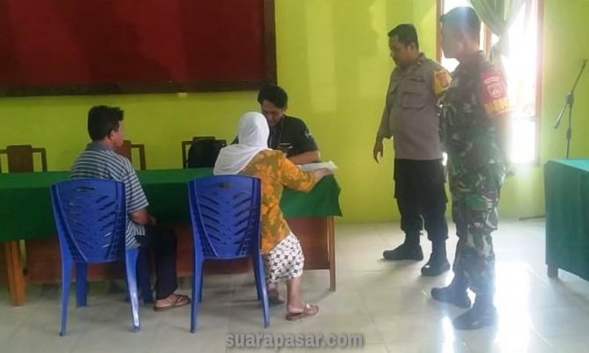 Babinsa Jangkaran Pantau Penyaluran BLT Dana Desa