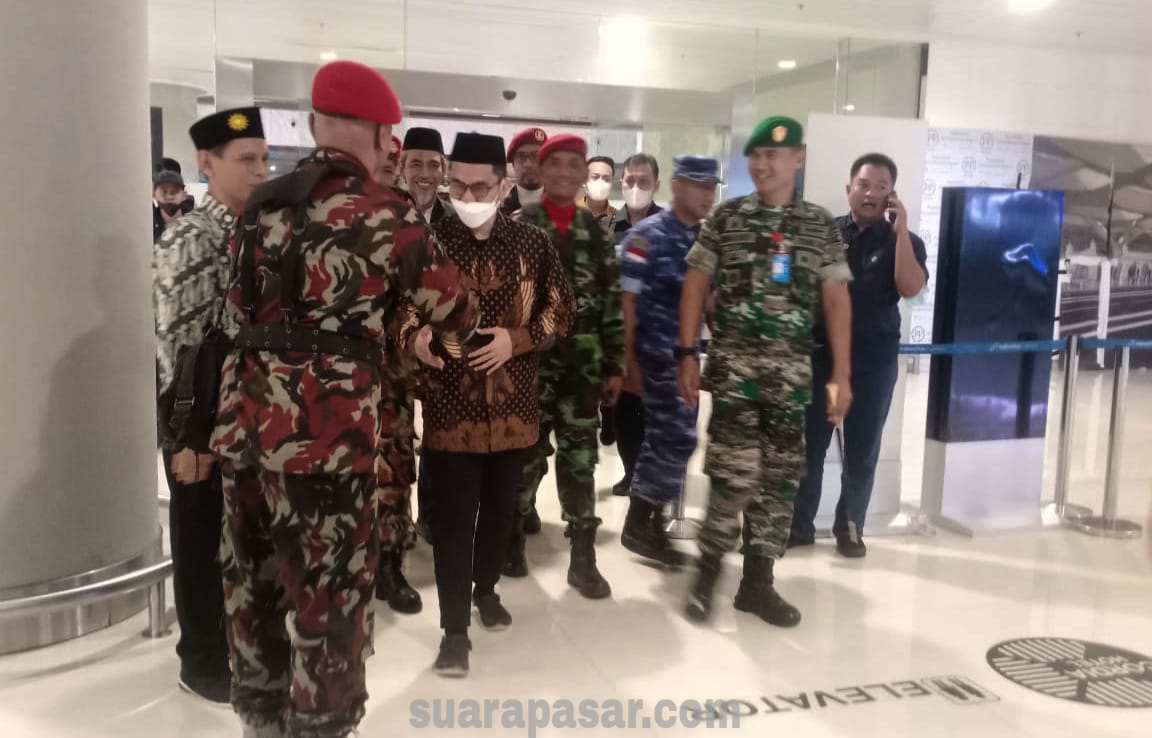 Dandim Kulon Progo Melaksanakan Penyambutan Kedatangan Ustadz Dr. Adi Hidayat, L.C., M.A., di Bandara YIA