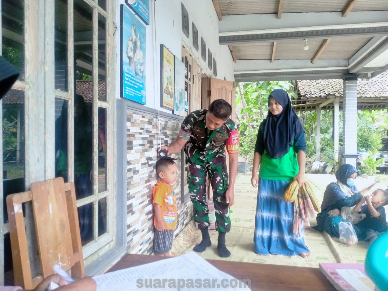 Babinsa Ngentakrejo Himbau Ibu-Ibu Rutin Bawa Balita ke Posyandu