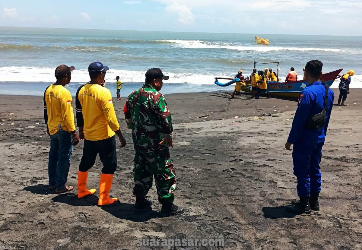 Babinsa Banaran Pantau Lomba Perahu Nelayan 2023 di Laguna Pantai Trisik