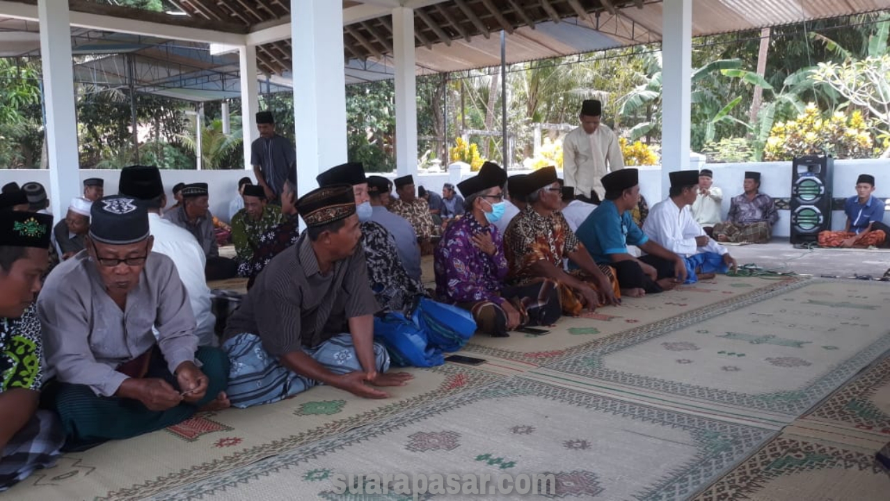 Babinsa Plumbon Ikuti Acara Di Makam Sangupati