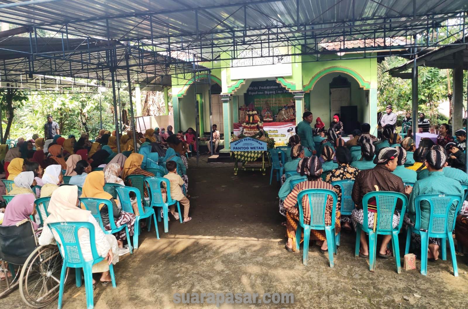 Babinsa Banjaroyo Pantau Merti Padukuhan Pantog Wetan