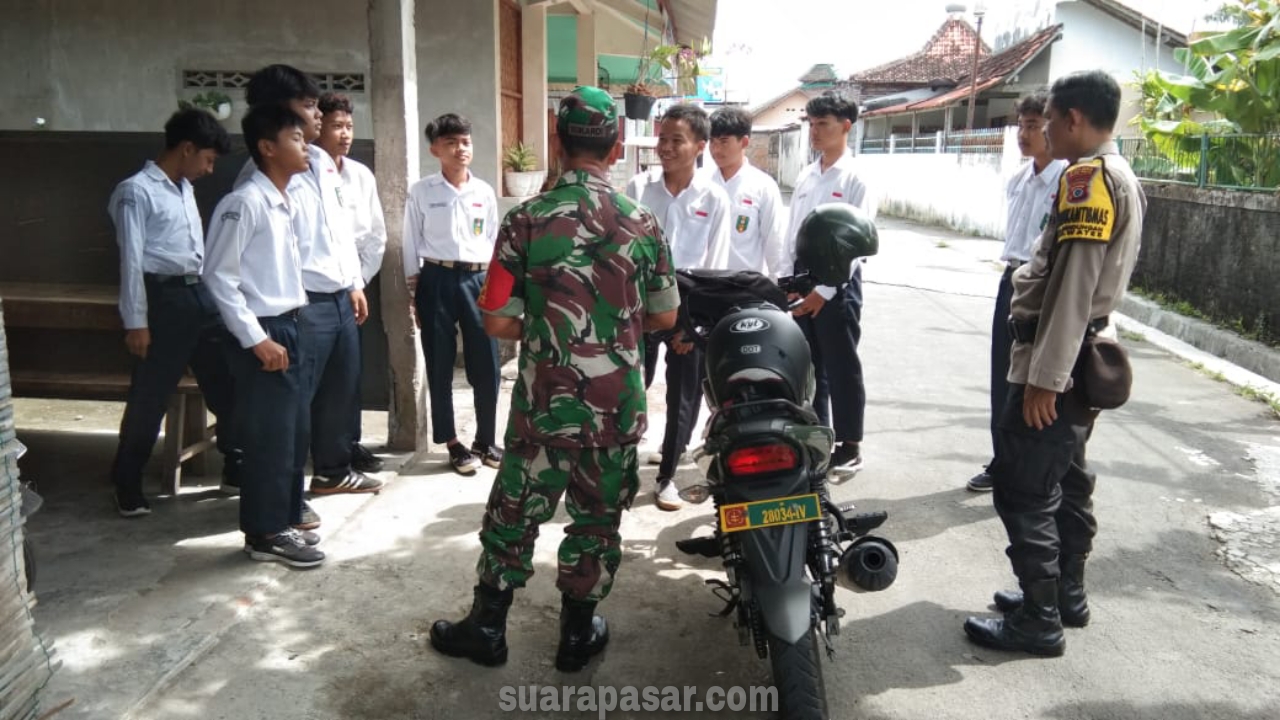 Babinsa Bendungan Sambangi SMP Muhammadiyah 2 Wates Beri Himbauan Hindari Bullying