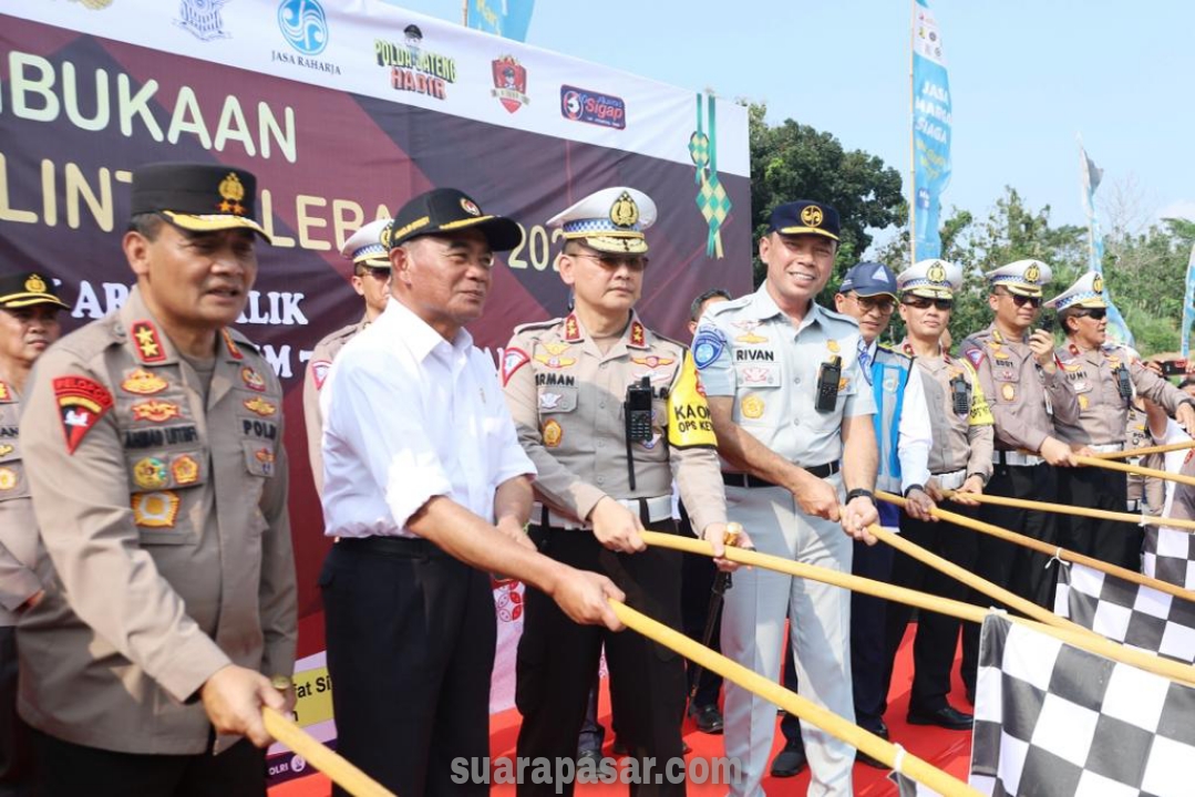 Menko PMK, Kakorlantas Polri dan Dirut Jasa Raharja Gelar Pelepasan Mudik Balik One Way di Gerbang Tol Kalikangkung