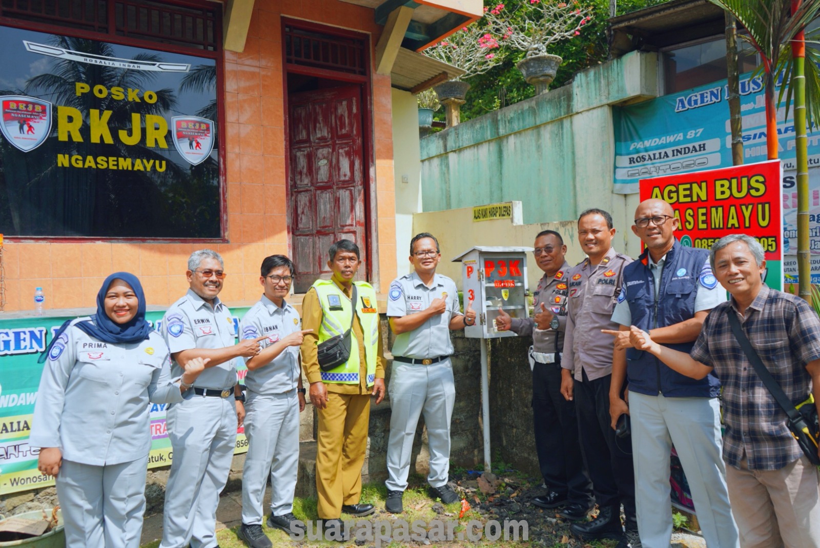 Jasa Raharja Serahkan Bantuan TJSL Pada Relawan Kecelakaan Jalan Raya