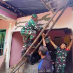 Babinsa Giripeni Bantu Warga Tambal Dinding Rumah Yang Retak Akibat Gempa Bumi 6.4 SR