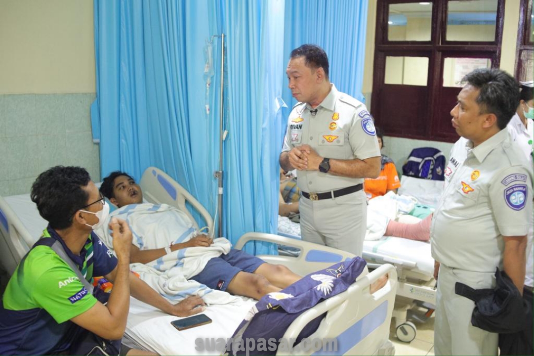 Lakukan Kunjungan ke Rumah Sakit, Rivan A. Purwantono Pastikan Korban Kecelakaan Terlayani dengan Baik