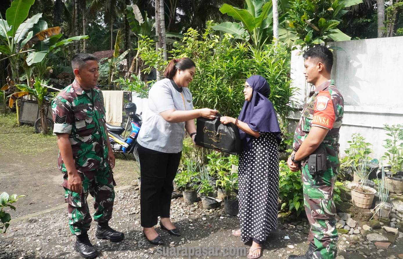 Babinsa Jangkaran Dampingi Pendistribusian Paket Bantuan Anak Stunting