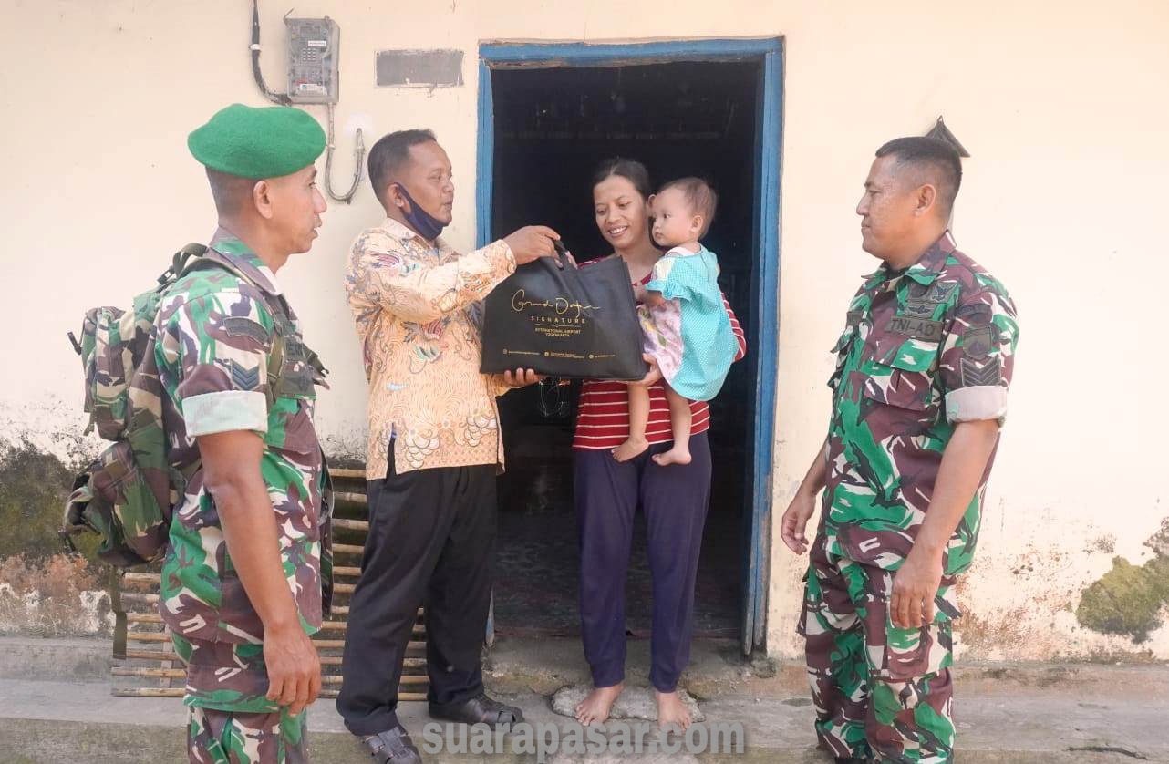 Babinsa Kedundang Dampingi Pendistribusian Paket Bantuan Anak Stunting