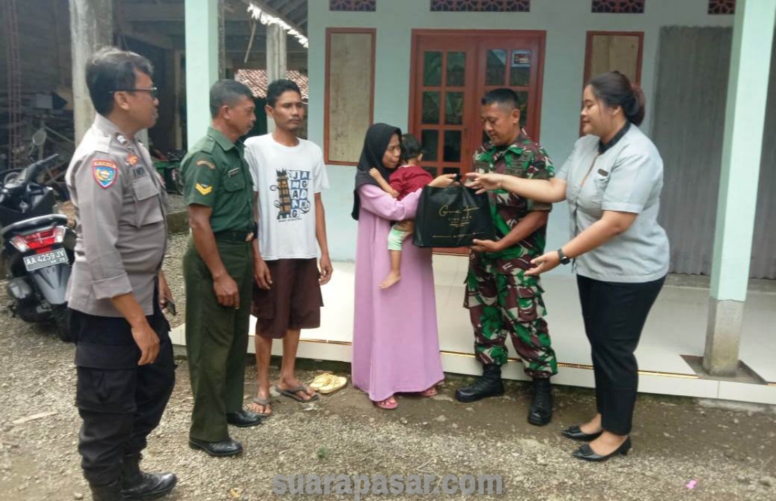 Babinsa Karangwuluh Dampingi Pendistribusian Paket Bantuan Anak Stunting