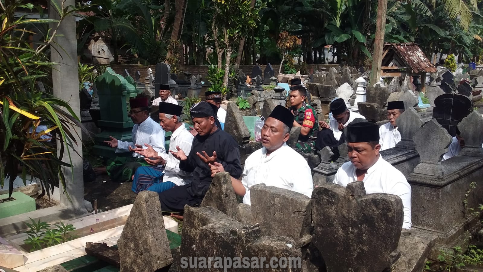 Babinsa Ngestiharjo Ikuti Doa Bersama dan Ziarah Dalam Persiapan Merti Padukuhan Turip