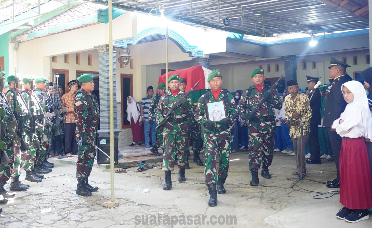 Pemakaman Secara Militer Alamrhum Sertu Udrus Suyoko