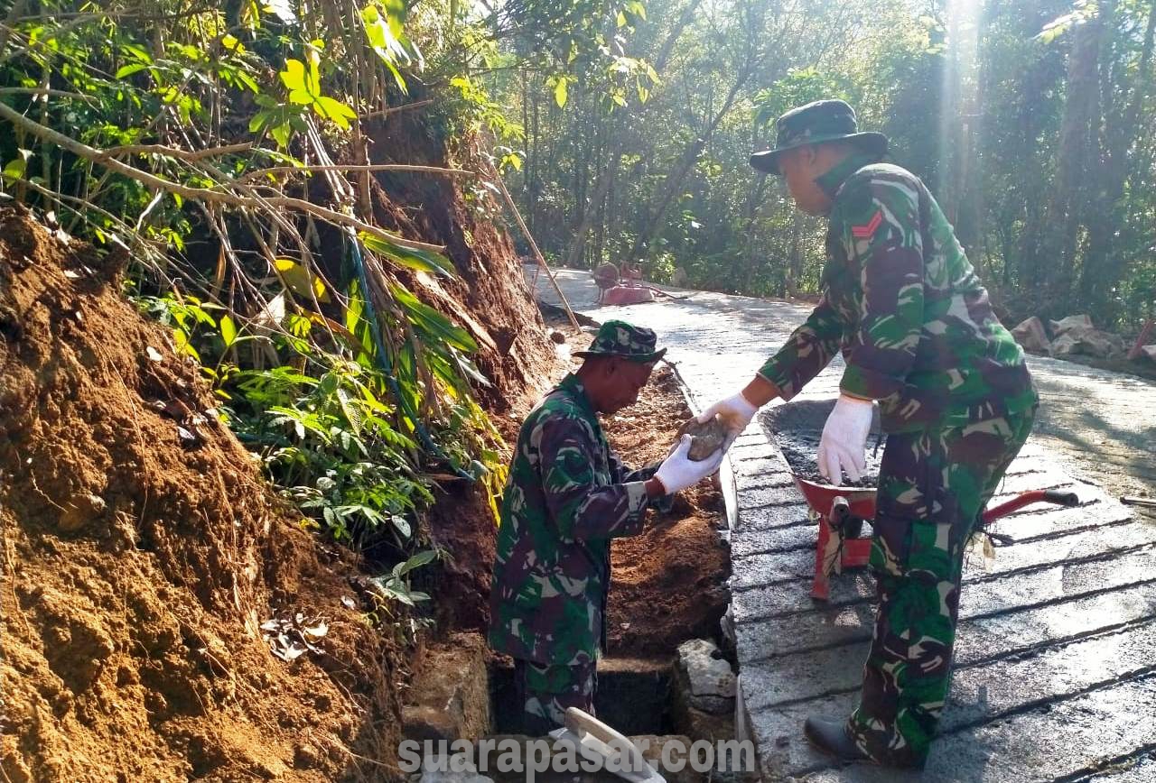 Gorong Gorong Plat Penuntas Air Amankan Rabat Beton TMMD Reguler Ke-117 Kodim 0731/Kulon Progo Sudah Capai 50% Lebih