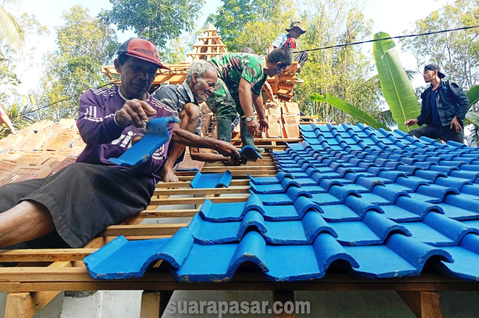 Atap Bangunan Mushola Al Iman TMMD Reguler 117 Kodim 0731/Kulon Progo Selesai Direhab