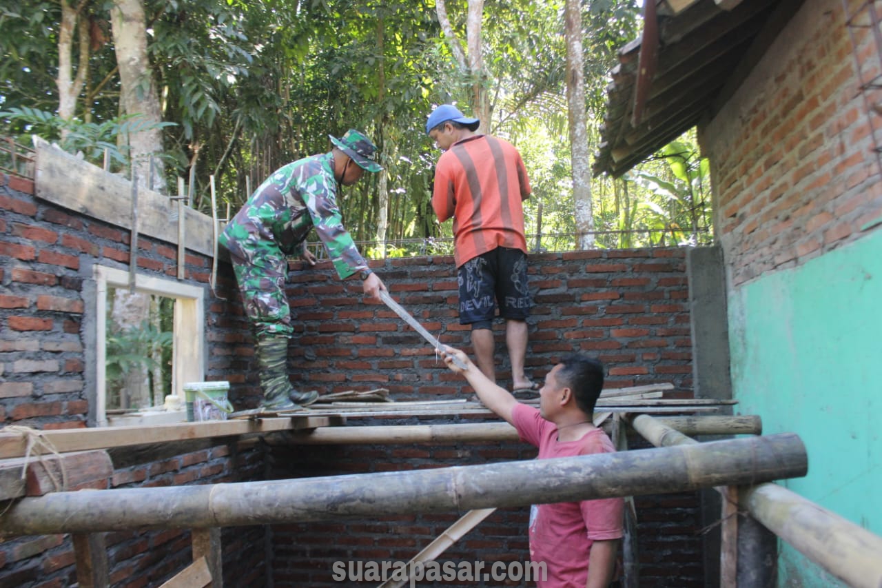 Pengerjaan Ruang Santri di Area Masjid Al Hikmah TMMD Reguler 117 Kodim 0731/Kulon Progo