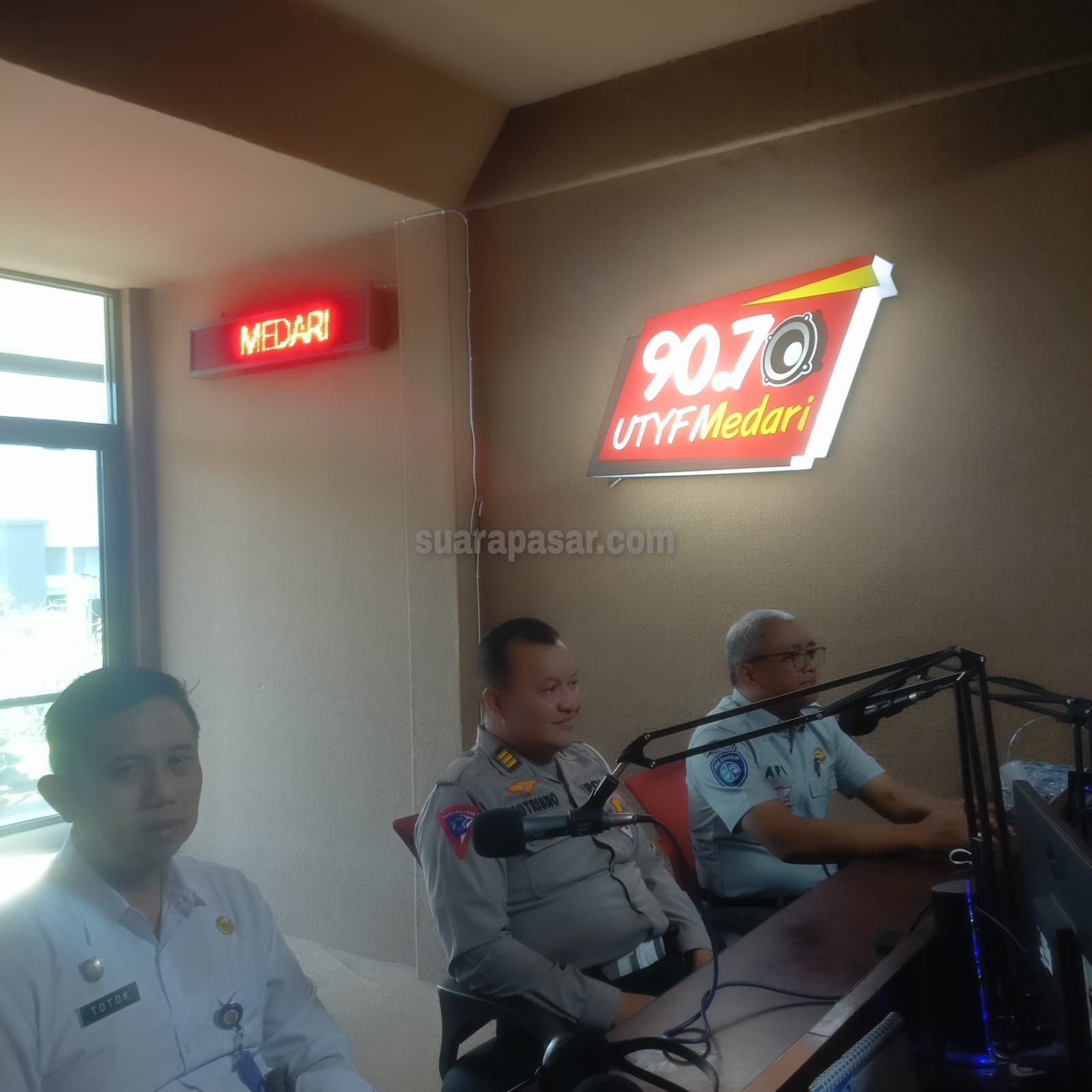 Sosialisasi Tim Pembina Samsat Kota Yogyakarta di Radio UTY FM Medari