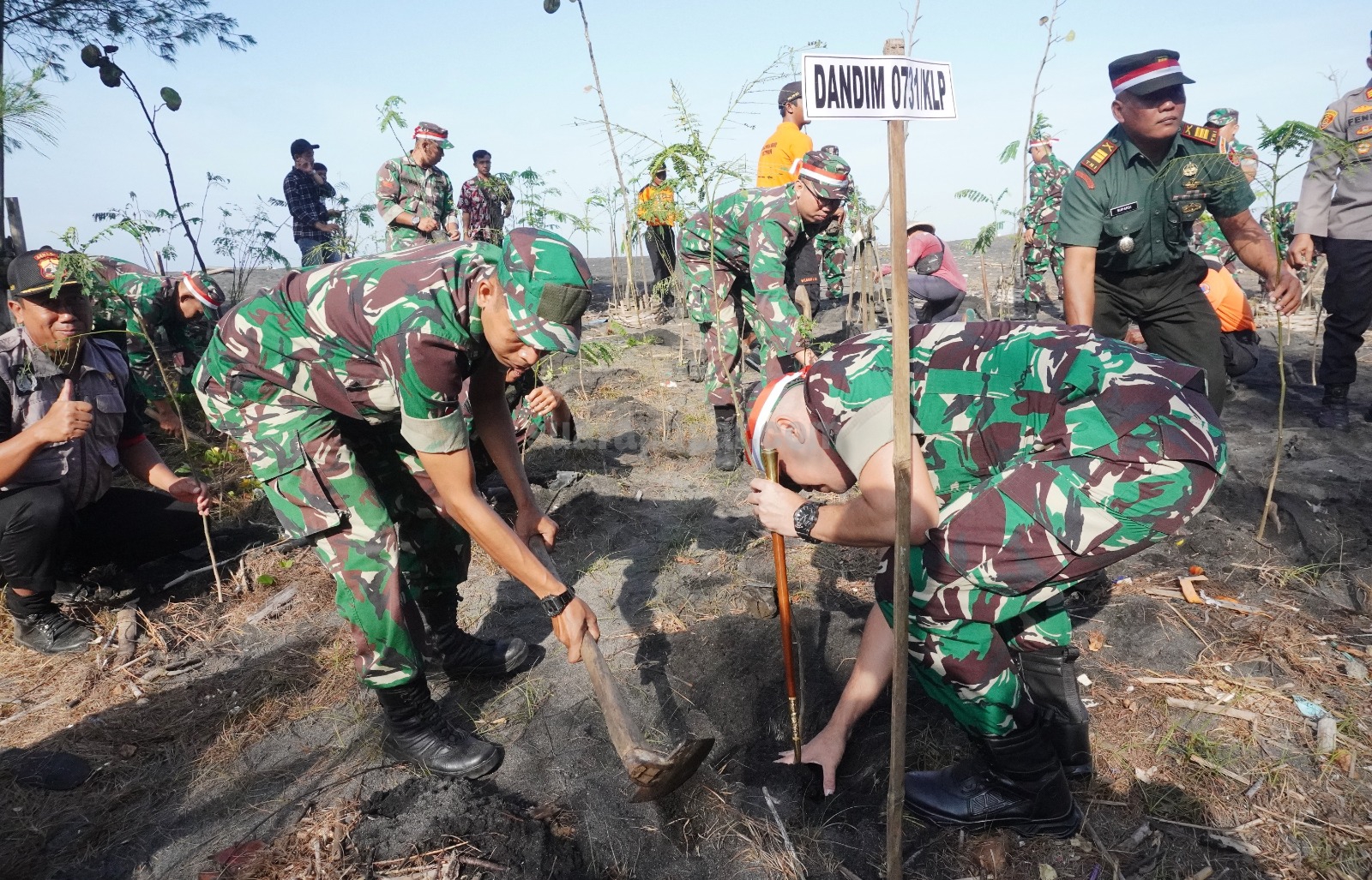 Kodim Kulon Progo Laksanakan Karya Bakti dan Baksos di Wilayah Banaran Galur