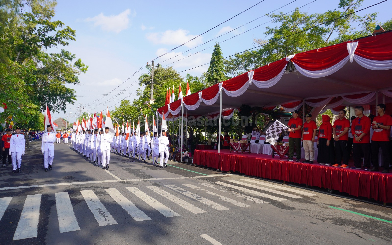 Dandim Kulon Progo Melepas Peserta Lomba Pawai Dalam Memperingati HUT ke-78 Kemerdekaan RI 