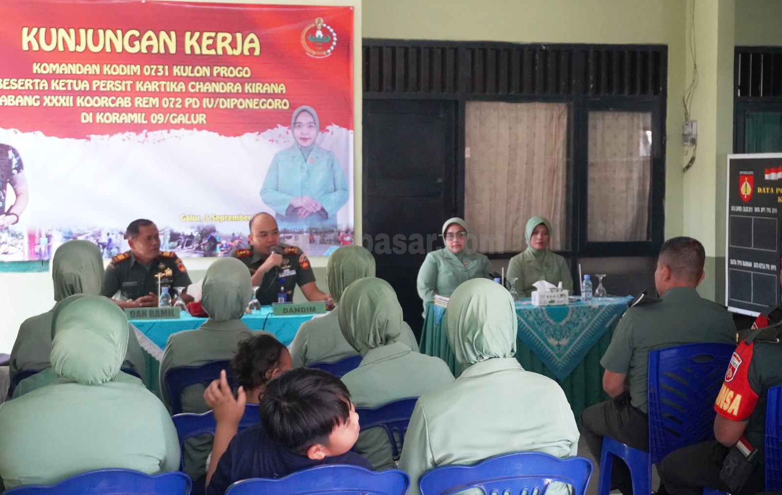 Dandim Kulon Progo Bersama Ketua Persit KCK Cabang XXXII Melaksanakan Kunjungan Kerja di Koramil Galur