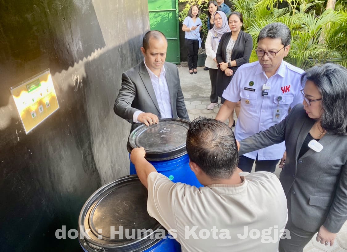 The Phoenix Hotel Olah Sampah Sisa Dapur Jadi POC 