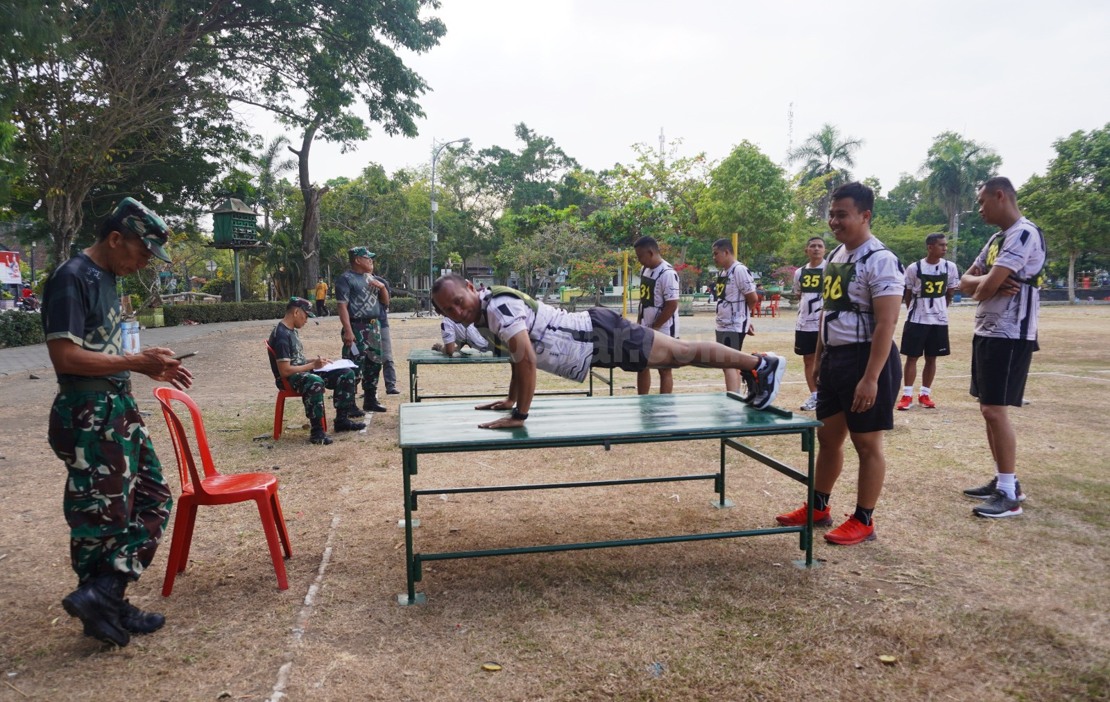 Anggota Kodim Kulon Progo Laksanakan Tes Kesegaran Jasmani Periodik II Tahun Anggaran 2023