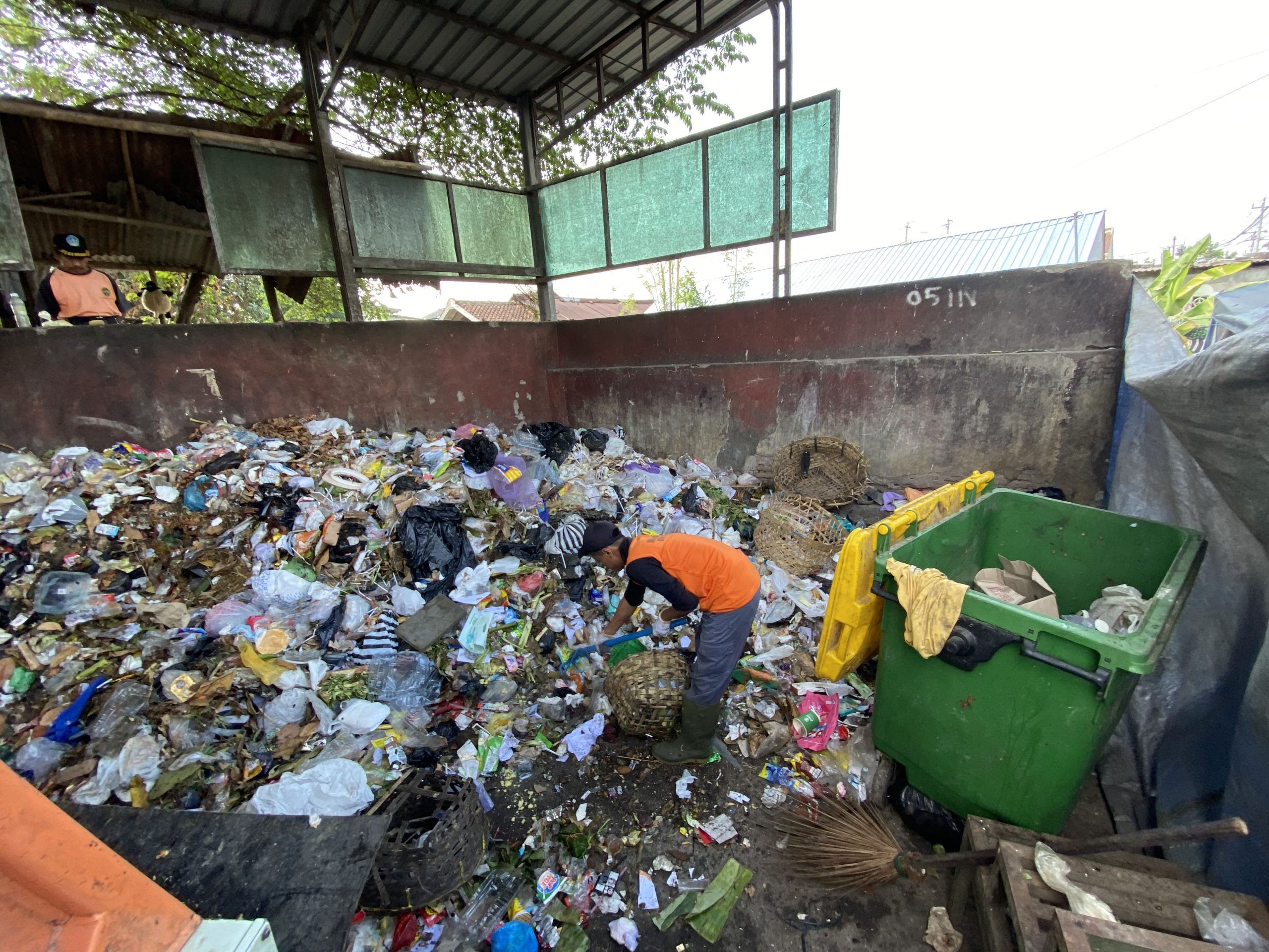 Dinas Lingkungan Hidup Kota Yogya Eksekusi Timbunan Sampah di 14 depo sampah ke TPA Piyungan.