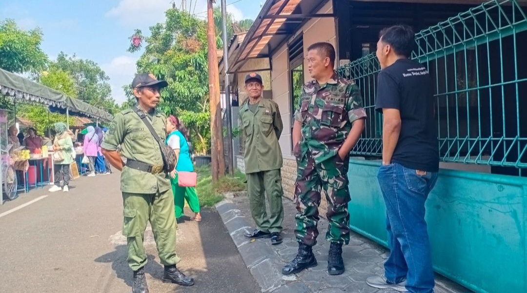 Tingkatkan Kemanunggalan, Babinsa Sorosutan Komsos Dengan Satlinmas