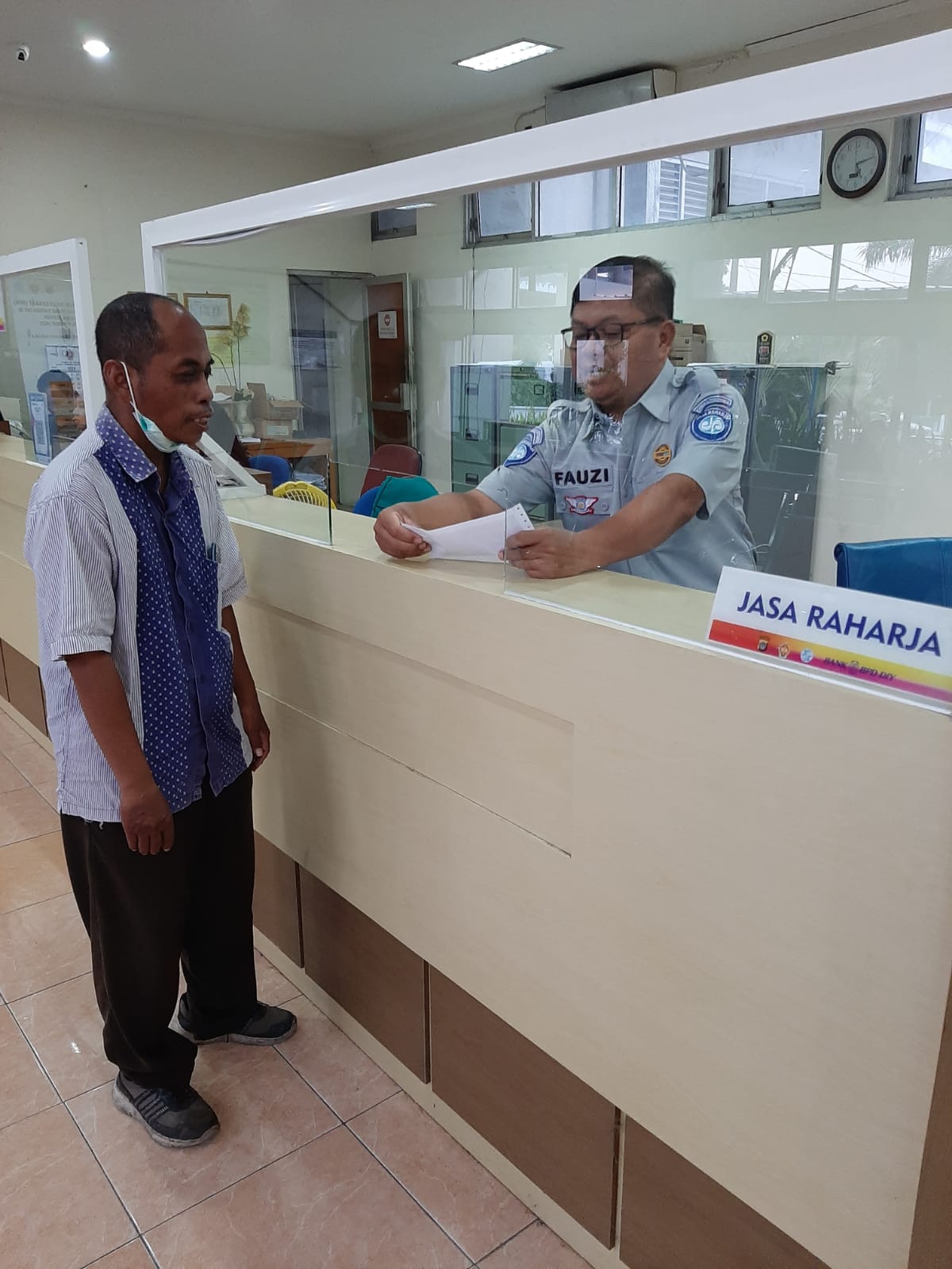 Tim Pembina Samsat Sleman Buka Pelayanan Tebar Salam di Jalan Laksda Adi Sucipto