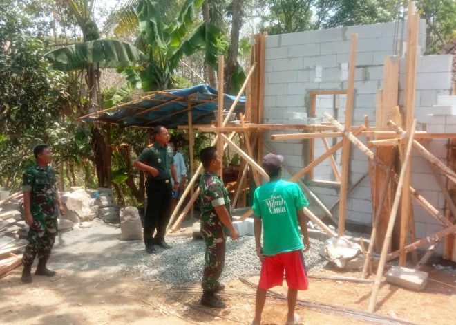 Anggota Koramil Samigaluh Tinjau Bedah Rumah Program Bapak Asuh Anak Stunting di Padukuhan Sebo