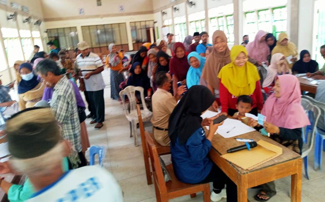 Babinsa di Kapanewon Panjatan Pantau Penyaluran Bantuan Beras di Kalurahan Masing-masing